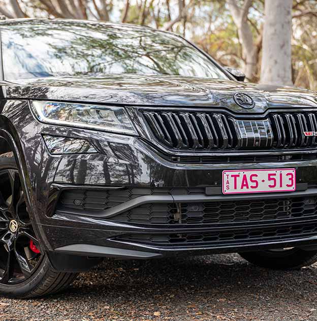 Black Skoda with TAS 513 MyColour White on Pink plate