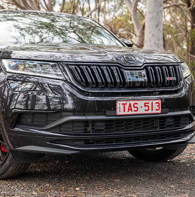 Black Skoda with TAS 513 MyColour Red on White plate